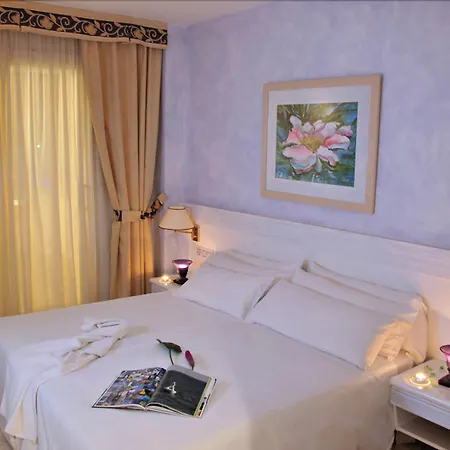 Mediterraneo Aparthotel 4*