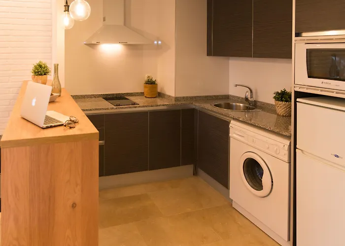 Mediterraneo アパートホテル シッチェス